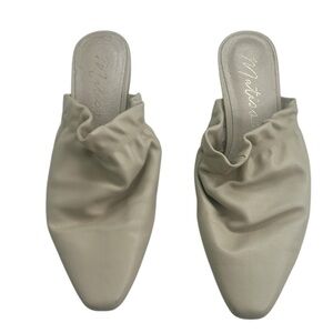 Matisse Vienna Ivory Womens SZ 7.5 Pointed Toe Ruffle Slip on Mules Flats Shoes